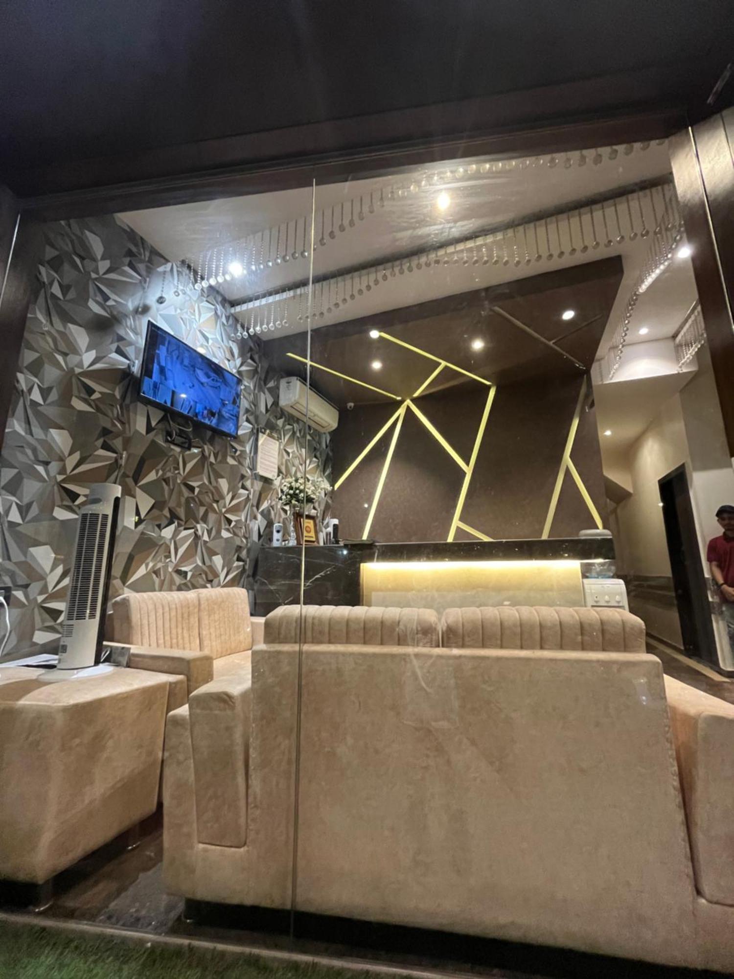 Hotel Meriton Mumbai International Airport T-2 外观 照片