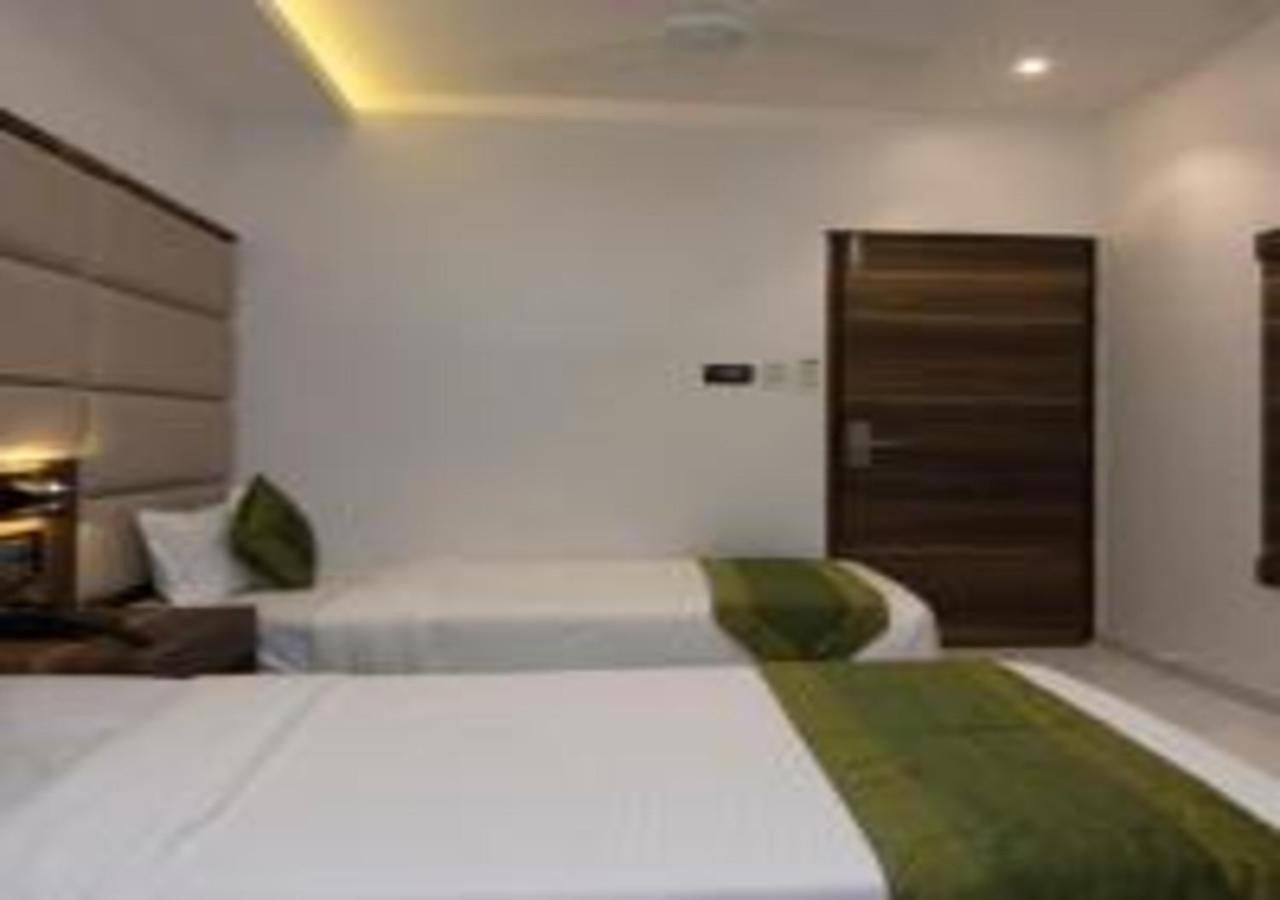Hotel Meriton Mumbai International Airport T-2 外观 照片