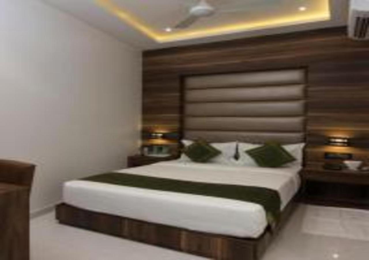 Hotel Meriton Mumbai International Airport T-2 外观 照片
