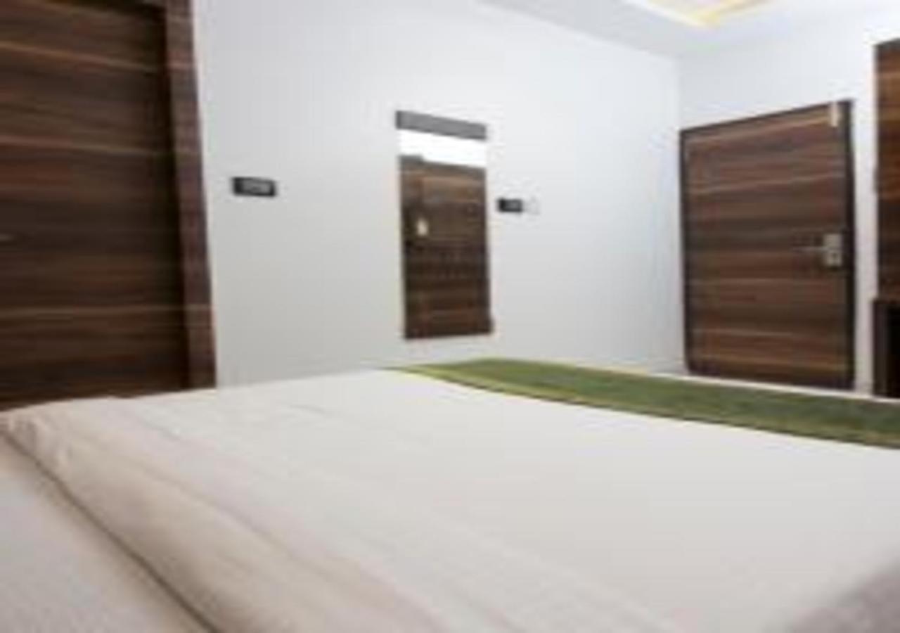 Hotel Meriton Mumbai International Airport T-2 外观 照片